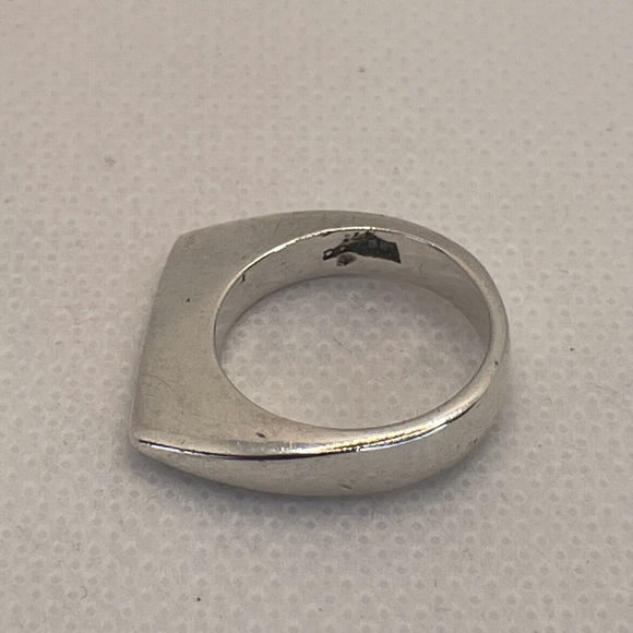 Unique ring - Picture 4 of 7